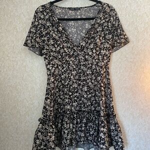 SHEIN Black and Cream Floral Short Sleeve Wrap Tunic